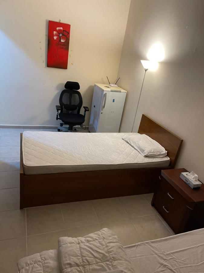 Kaya Hostel Dubai Exterior photo